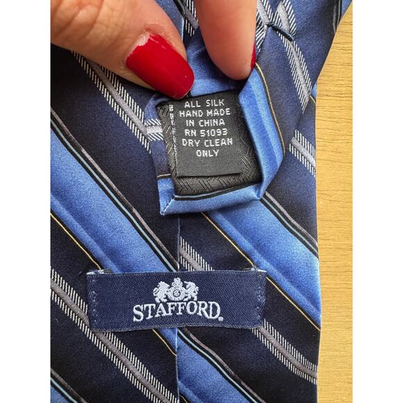 Stafford All Silk Hand Made Men's Tie Stripped Blue Business Necktie - Picture 3 of 3